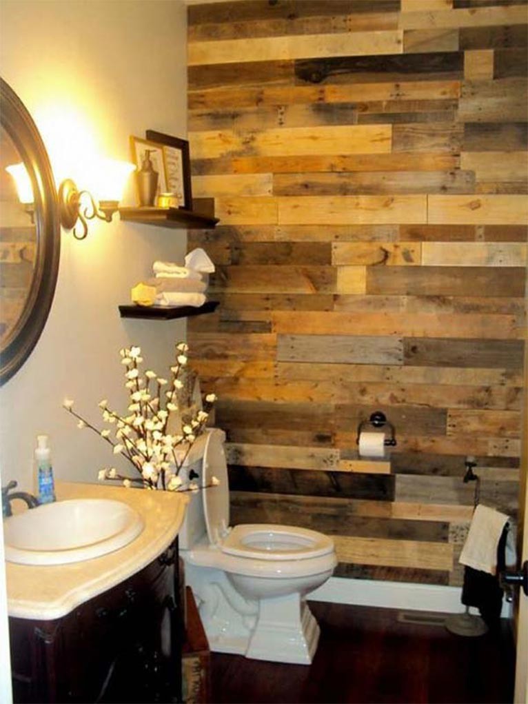Decoración de baño realizada con madera de palets.